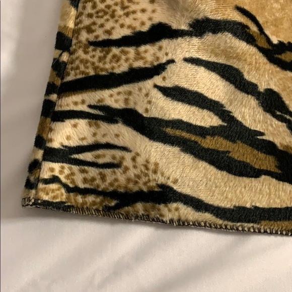 Vintage Y2K Faux Fur Mini Skirt from Dex - Picture 2 of 8